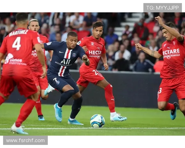 尼姆主场迎战巴黎圣日耳曼争夺法甲积分榜关键战役